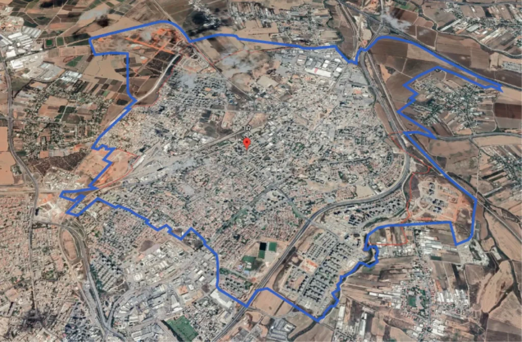 תצלום לוויין של העיר לוד, עם סימון גבולות תכנית עוגנים